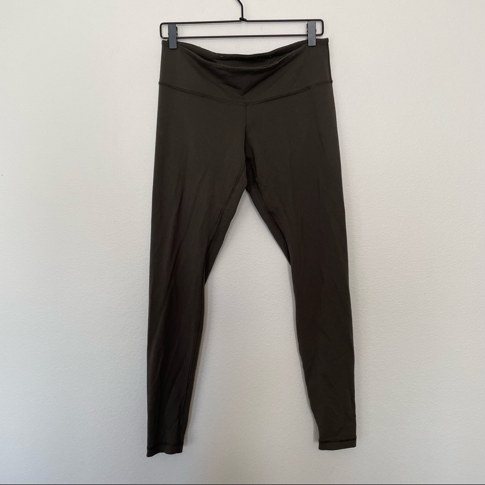 Lululemon wunder under olive green sz.10 has slight pilling